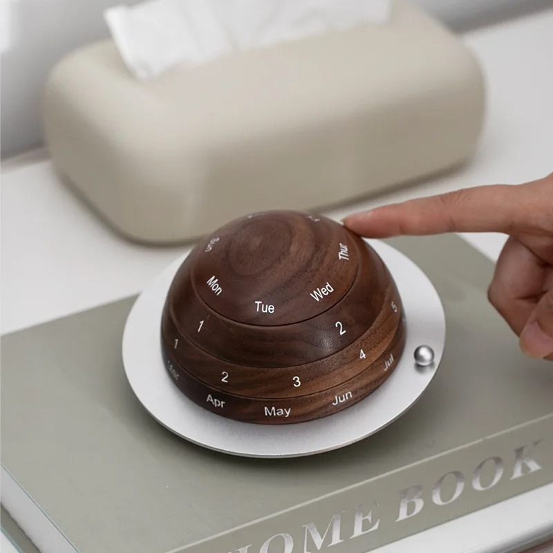 Office Tech Gadgets - Calendario creativo in legno massello di