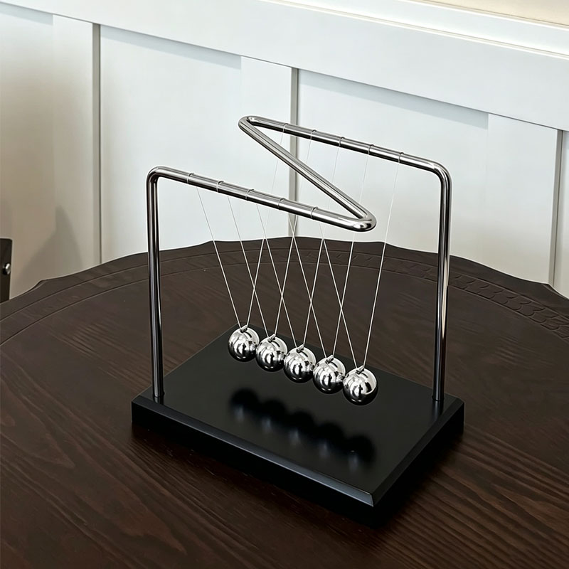 Pendolo di Newton a Forma di N - Office Tech Gadgets recensione e prezzo